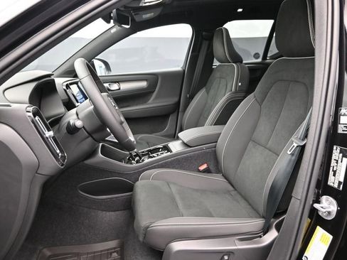 New 2026 Volvo XC40 B5 Ultra w/ Protection Package Premier image 8