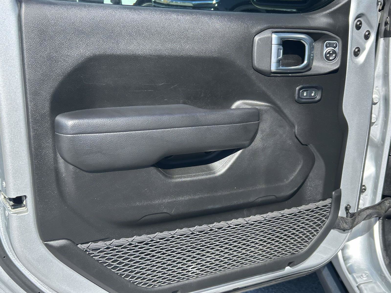 Used 2024 Jeep Gladiator Sport AWD/4WD image 16