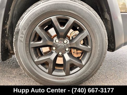 Used 2016 Jeep Cherokee Trailhawk w/ Comfort/Convenience Group AWD/4WD image 7