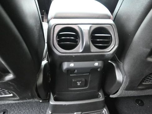 Used 2019 Jeep Wrangler Unlimited Rubicon AWD/4WD image 14