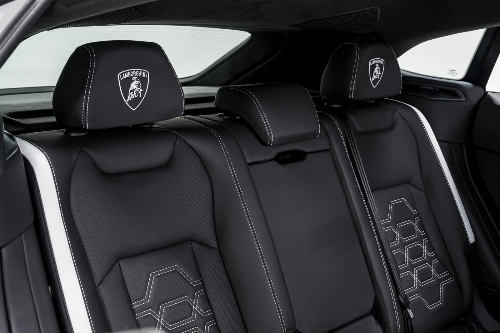 Used 2025 Lamborghini Urus SE AWD/4WD image 33