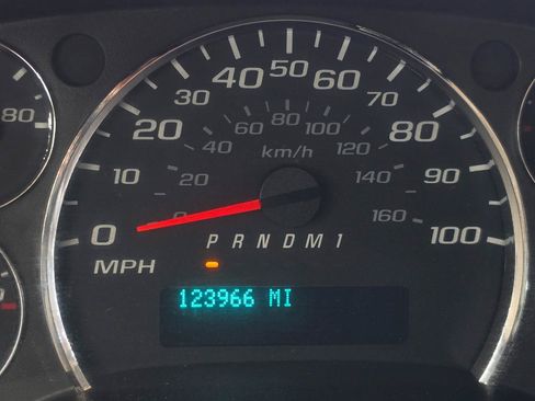 Used 2017 Chevrolet Express 2500 RWD image 19