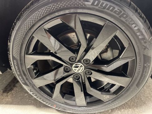 Used 2022 Volkswagen Taos SEL w/ Panoramic Sunroof Package image 41