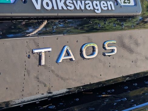 Used 2025 Volkswagen Taos SE w/ Panoramic Sunroof Package image 31