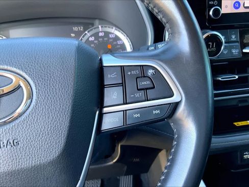 Used 2023 Toyota Highlander XLE image 23