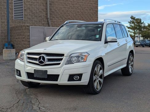 Used 2011 Mercedes-Benz GLK 350 4MATIC image 3