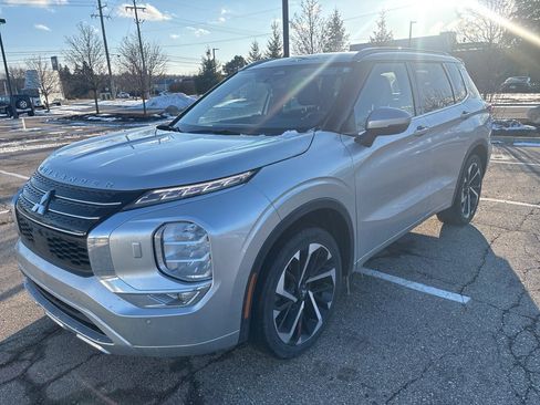 Used 2022 Mitsubishi Outlander SEL image 1