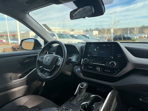 Used 2022 Toyota Highlander LE image 21