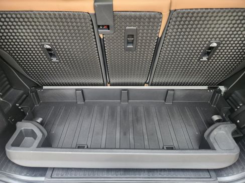 Certified 2025 Land Rover Defender 90 S image 31