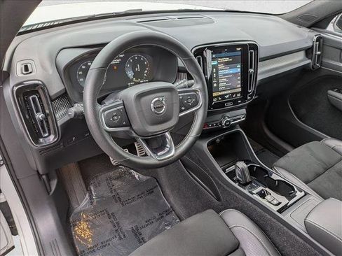 Used 2021 Volvo XC40 T5 R-Design w/ Climate Package image 10