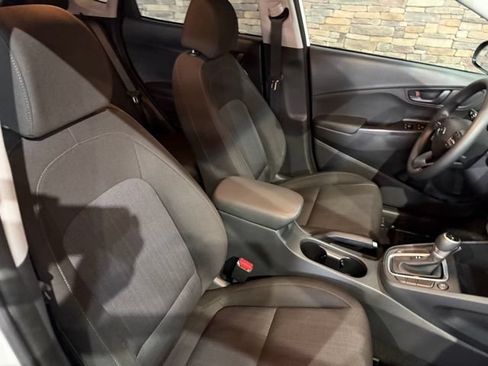 Used 2022 Hyundai Kona SEL AWD/4WD image 2