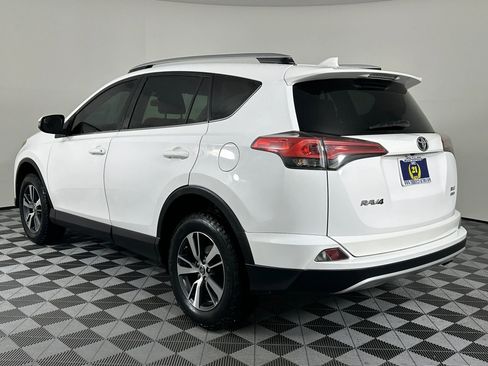 Used 2016 Toyota RAV4 XLE AWD/4WD image 8