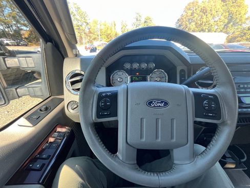 Used 2008 Ford F250 Lariat image 26
