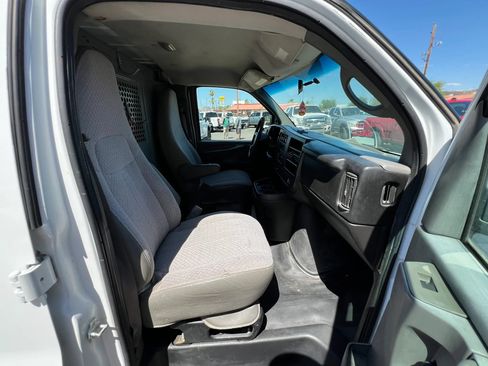 Used 2014 GMC Savana 2500 RWD image 21
