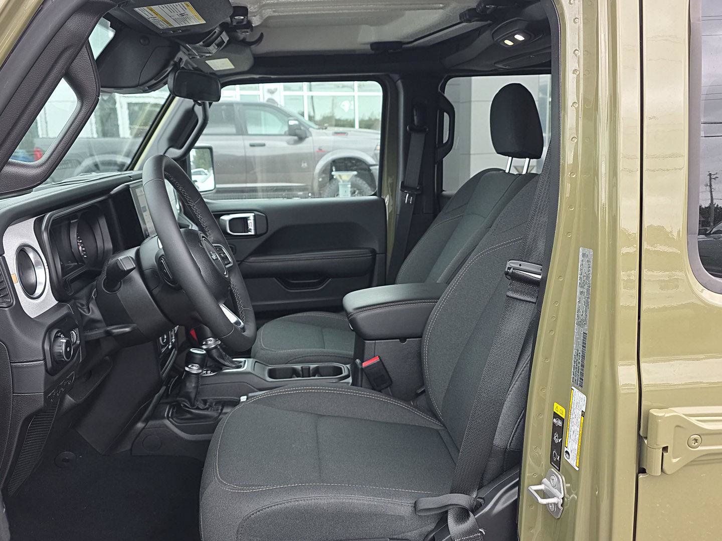 Used 2026 Jeep Wrangler Unlimited Sahara AWD/4WD image 15