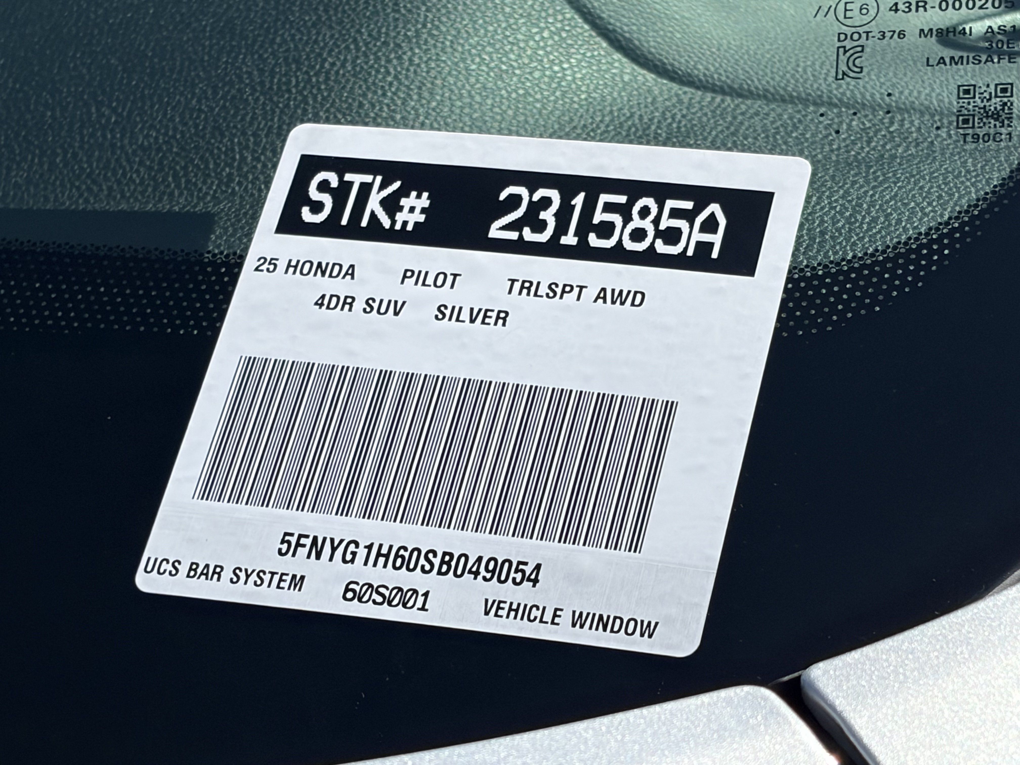 Used 2025 Honda Pilot TrailSport image 32