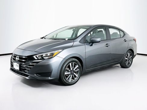 Used 2025 Nissan Versa SV FWD image 3
