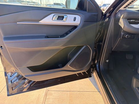 New 2025 Ford Explorer Active w/ Active Comfort Package image 10
