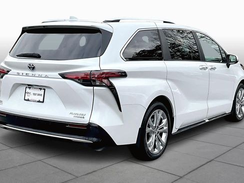 Used 2024 Toyota Sienna Platinum image 12