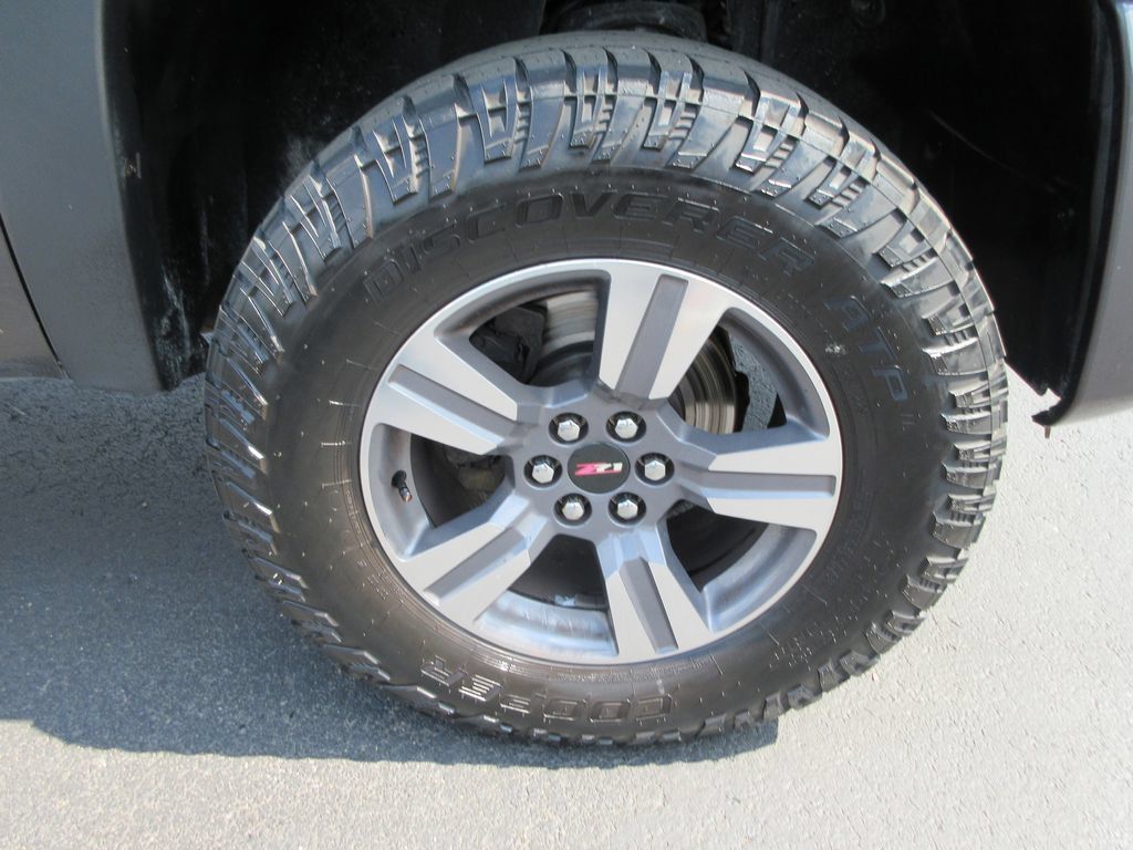Used 2011 Chevrolet Silverado 1500 LT w/ Interior Plus Package AWD/4WD image 9