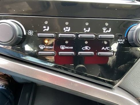 Used 2019 Toyota Camry LE image 26