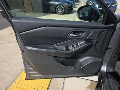 Used 2024 Nissan Rogue SV image 12