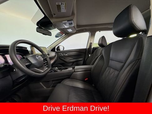 Used 2025 Nissan Rogue Platinum w/ Platinum Premium Package FWD image 6