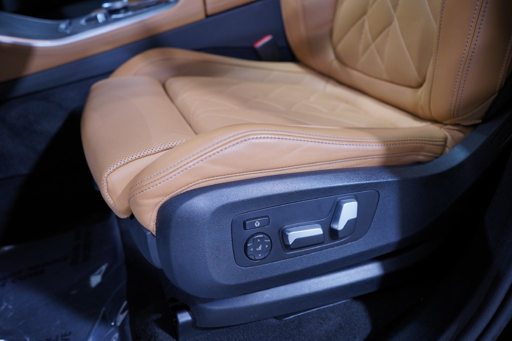 Used 2024 BMW X5 sDrive40i w/ M Sport Package RWD image 8