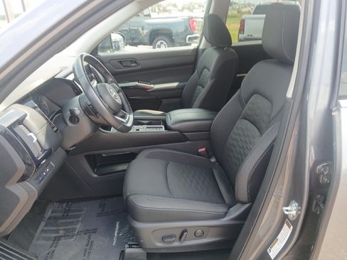 Used 2025 Nissan Pathfinder SV FWD image 10