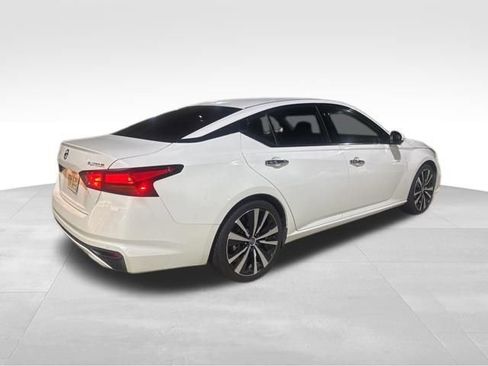 Used 2019 Nissan Altima 2.5 Platinum image 14