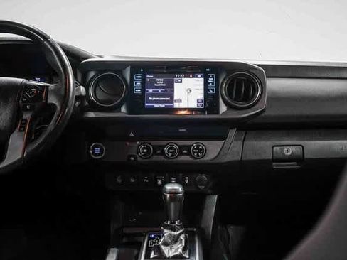 Used 2019 Toyota Tacoma TRD Sport w/ Technology Package image 13