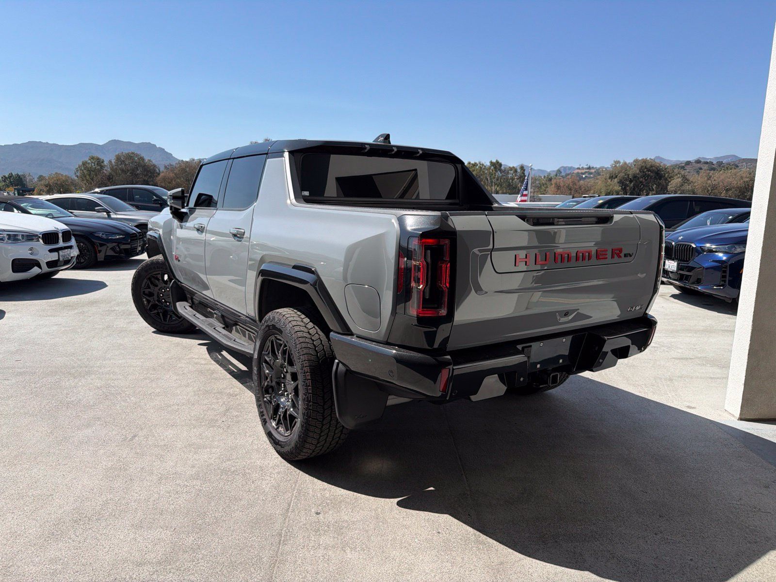 Used 2025 GMC Hummer EV 2X w/ LPO, Illumination Package AWD/4WD image 2