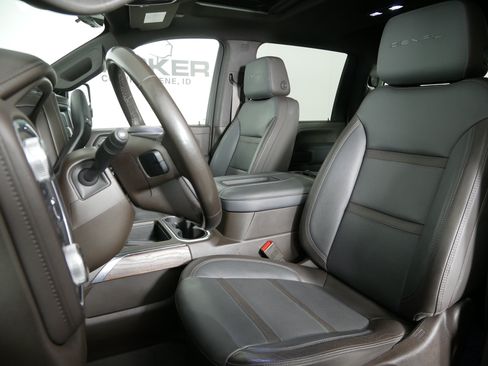 Used 2021 GMC Sierra 3500 Denali w/ Denali Ultimate Package AWD/4WD image 9