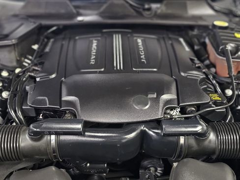 Used 2018 Jaguar XJ R-Sport image 7