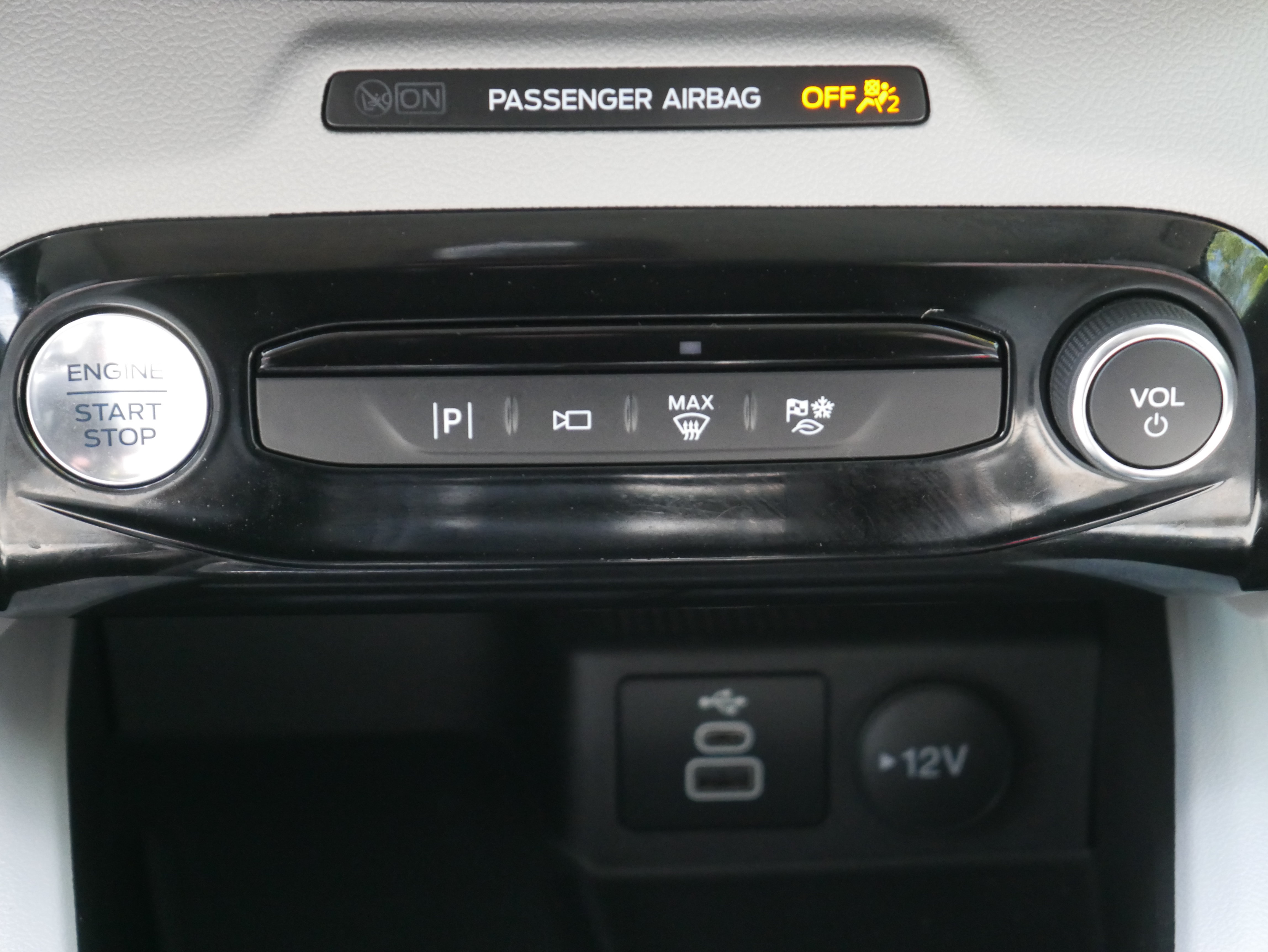 Used 2024 Ford Escape Platinum w/ Premium Technology Package AWD/4WD image 21