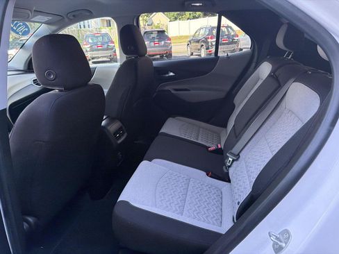 Used 2022 Chevrolet Equinox LS AWD/4WD image 10