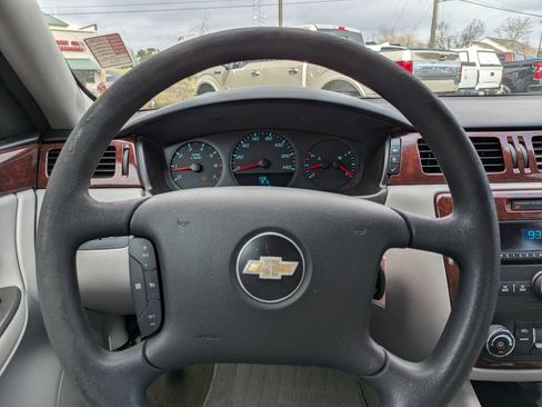 Used 2010 Chevrolet Impala LS FWD image 25