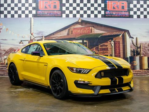 Used 2016 Ford Mustang Shelby GT350 w/ Technology Package image 1