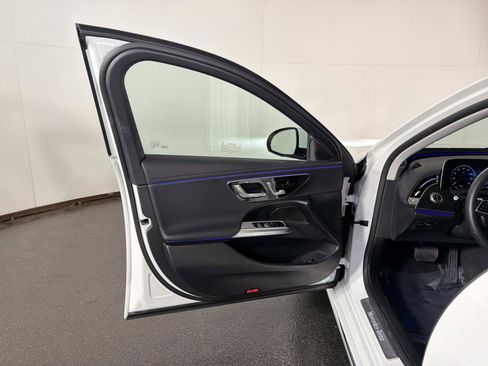 Used 2025 Mercedes-Benz E 350 Sedan image 36