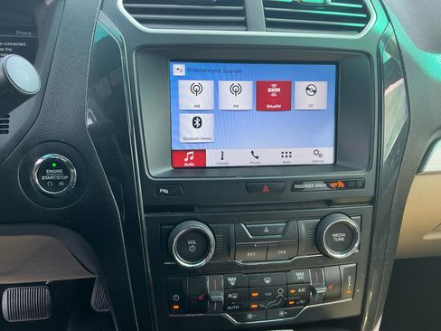 Used 2017 Ford Explorer XLT w/ Equipment Group 202A image 28