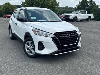 New 2025 Nissan Kicks Play S video 2