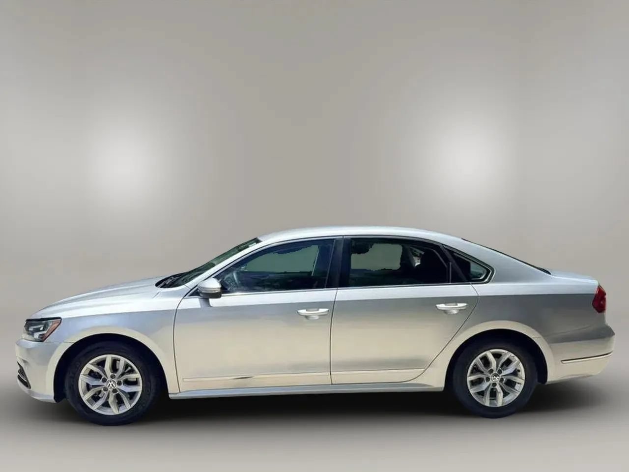 Used 2016 Volkswagen Passat 1.8T S FWD image 4