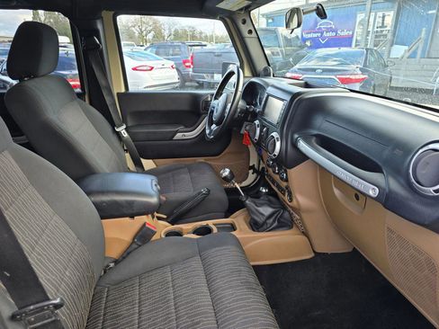 Used 2012 Jeep Wrangler Unlimited Sahara w/ Connectivity Group image 11