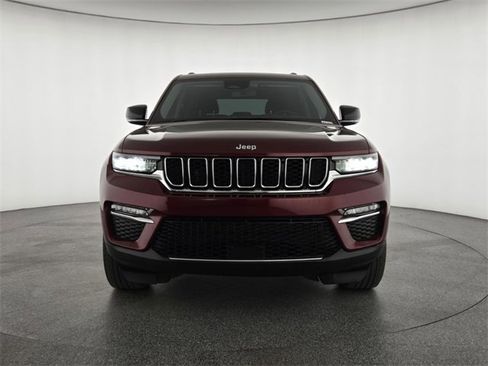 Used 2022 Jeep Grand Cherokee Limited image 8