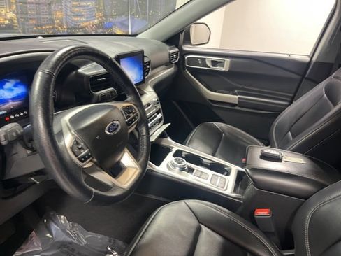 Used 2023 Ford Explorer XLT w/ Equipment Group 202A image 11