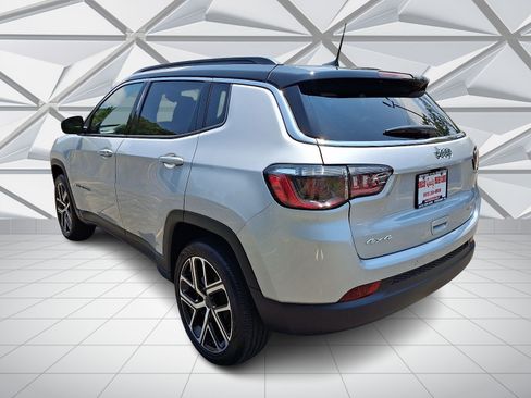 Used 2025 Jeep Compass Limited AWD/4WD image 7