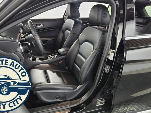 Used 2019 Mercedes-Benz GLA 250 4MATIC image 24