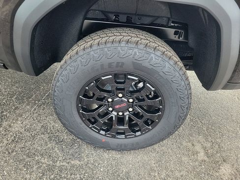 New 2026 GMC Canyon Elevation w/ Convenience Package image 8