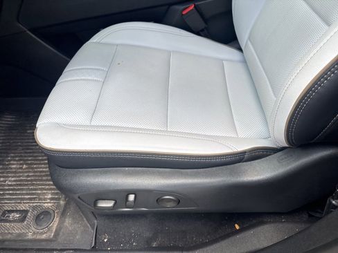 Used 2025 Chevrolet Traverse High Country image 16