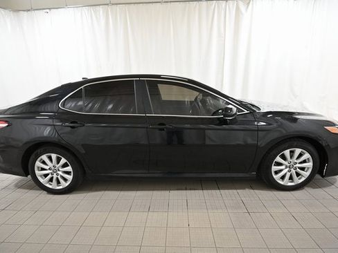 Used 2019 Toyota Camry LE image 13